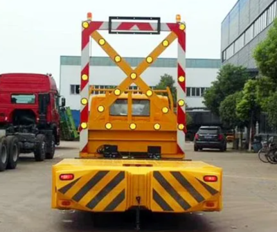 湛江防撞緩沖車與掃路車租賃服務 就近派發(fā)，高效便捷